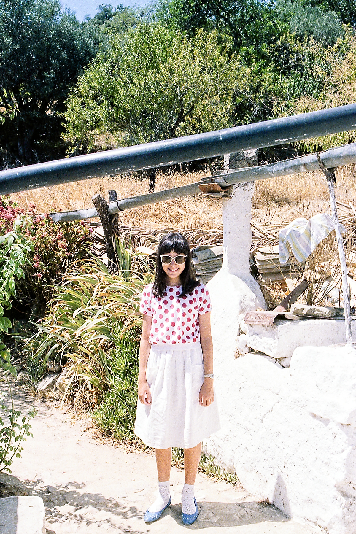 067 Claire under the cistern pipe