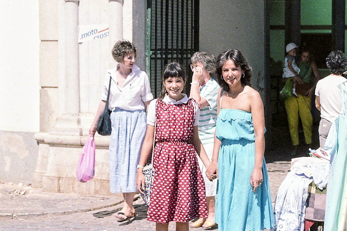078 Linda and Claire Loule Market