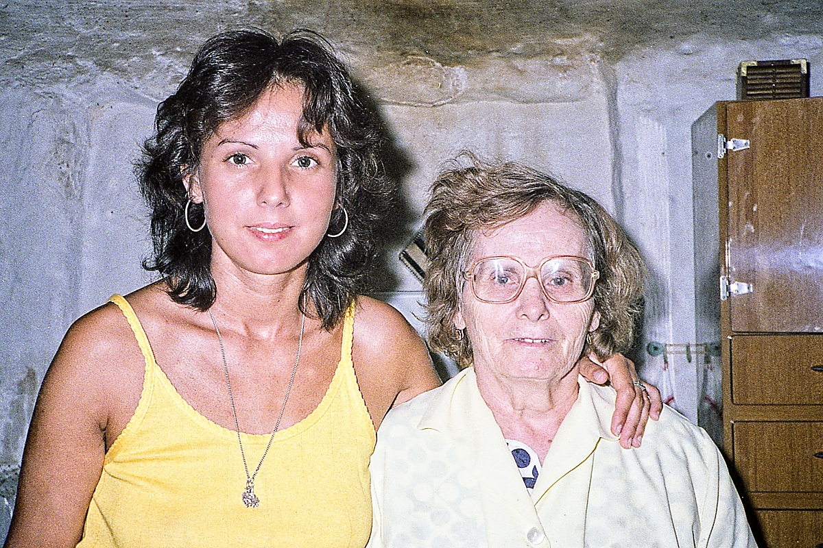 080 Linda and Mae